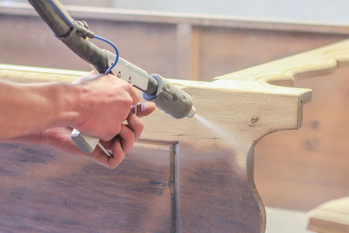 Aérogommage professionnel - équipe en action